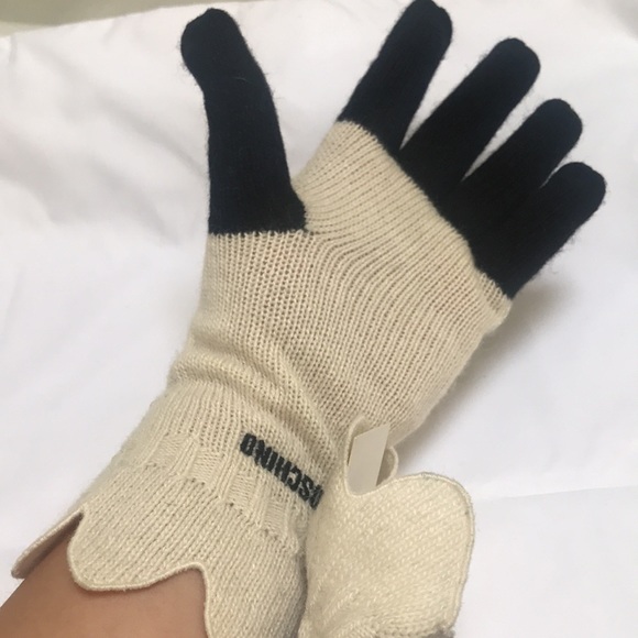 Moschino women’s glows - Picture 5 of 7